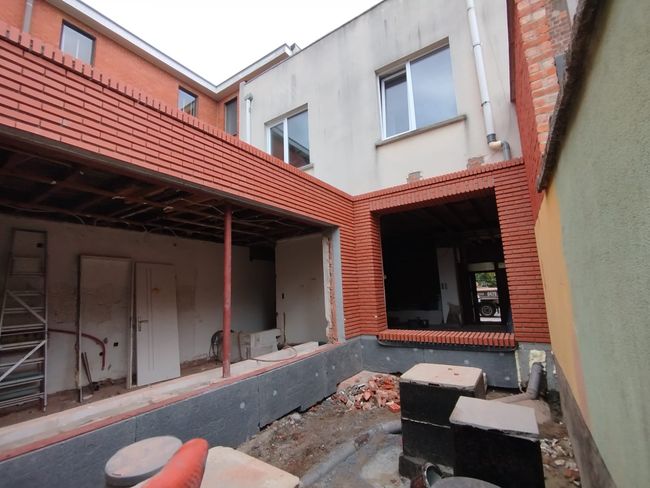 afgewerkte bijbouw achterkant woning